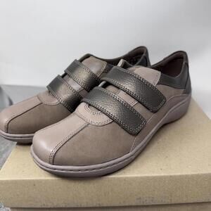 NIB Clarks Women 8.5 Casual Shoes Taupe Dark Brown neutral easy walking cora